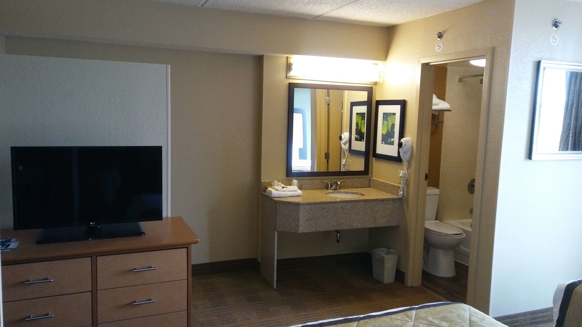 Photo - Studio 6 Suites Jacksonville Deerwood Park FL