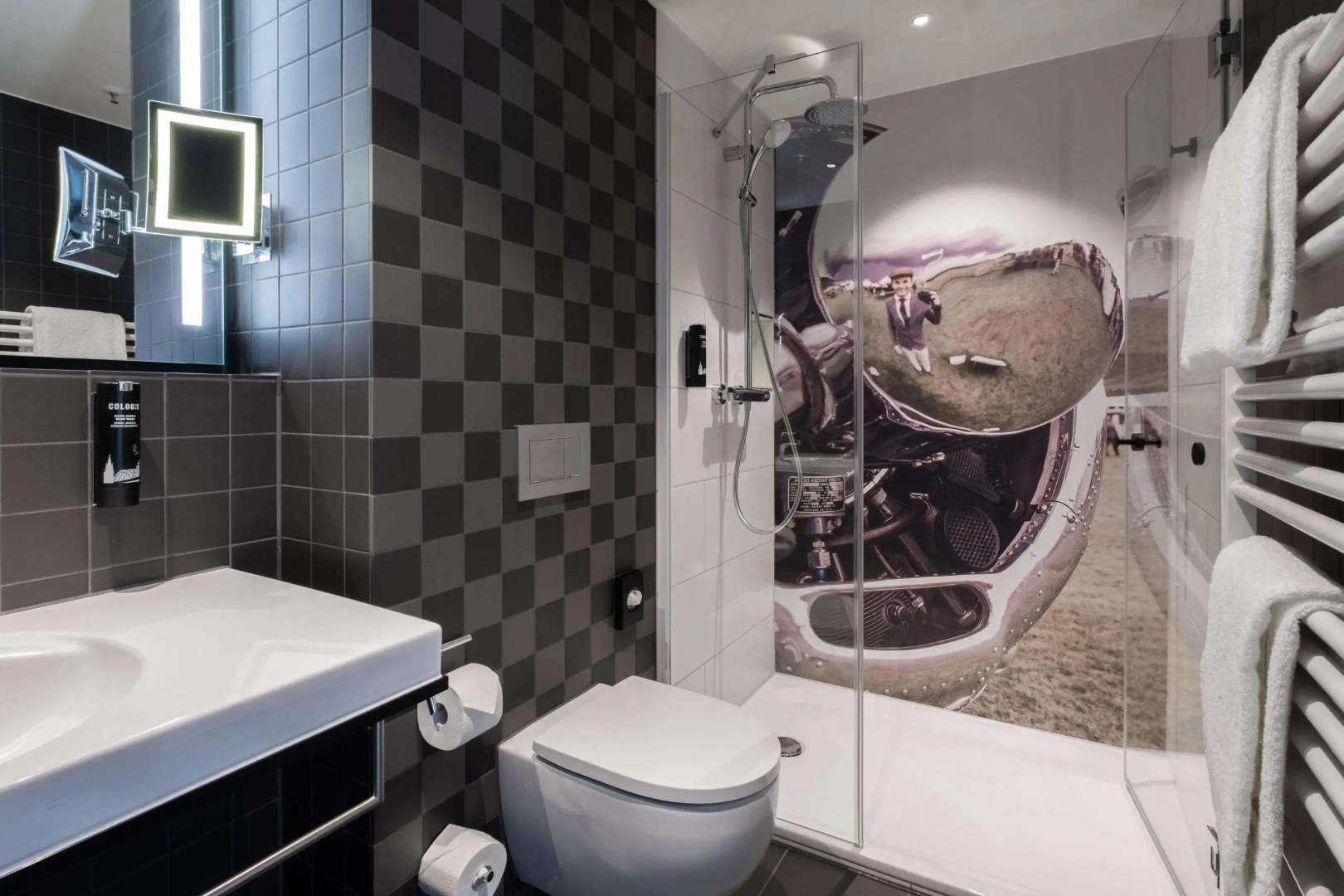 Foto - V8 Hotel Köln at MOTORWORLD