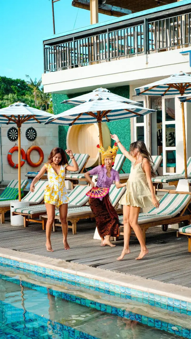 Foto - Away Bali Legian Camakila