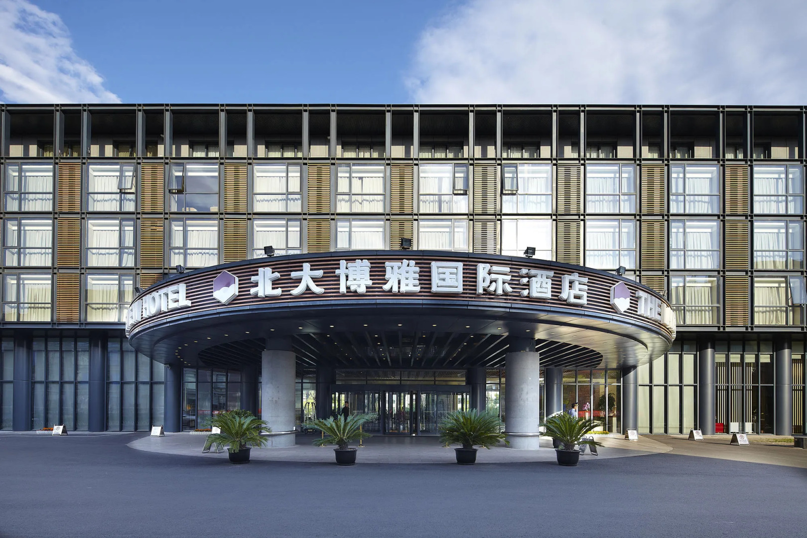 Photo - The Lakeview Hotel