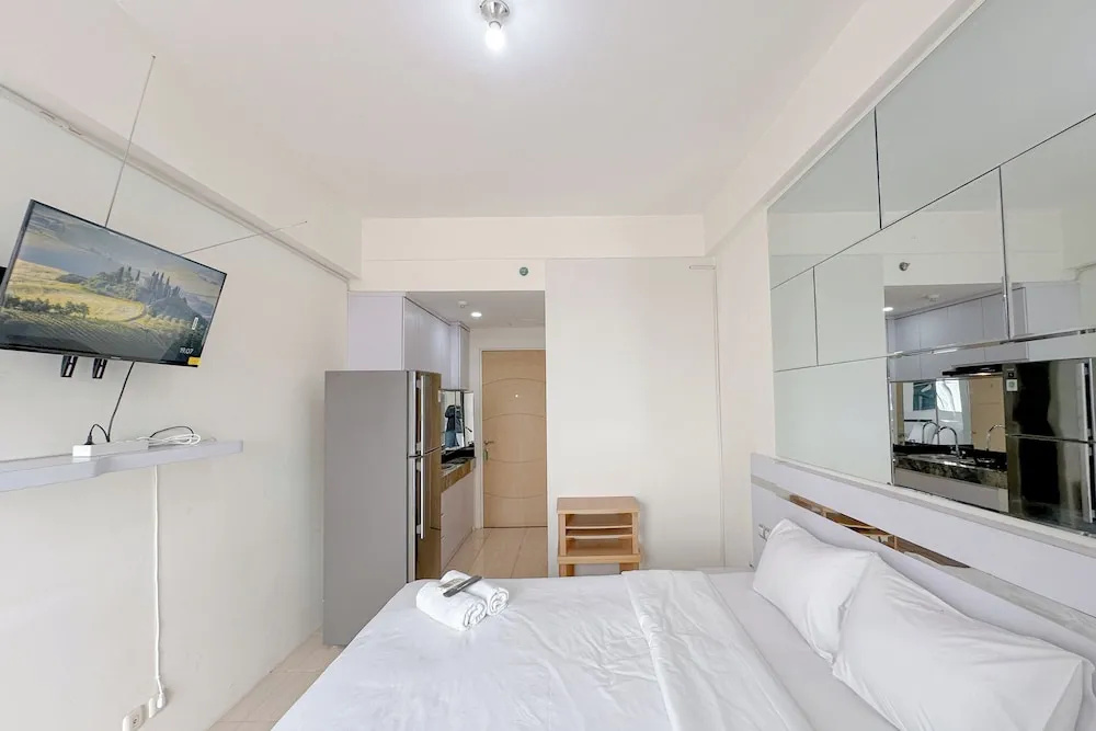 Comfortable Stay and Good Place Studio at Bale Hinggil Apartment