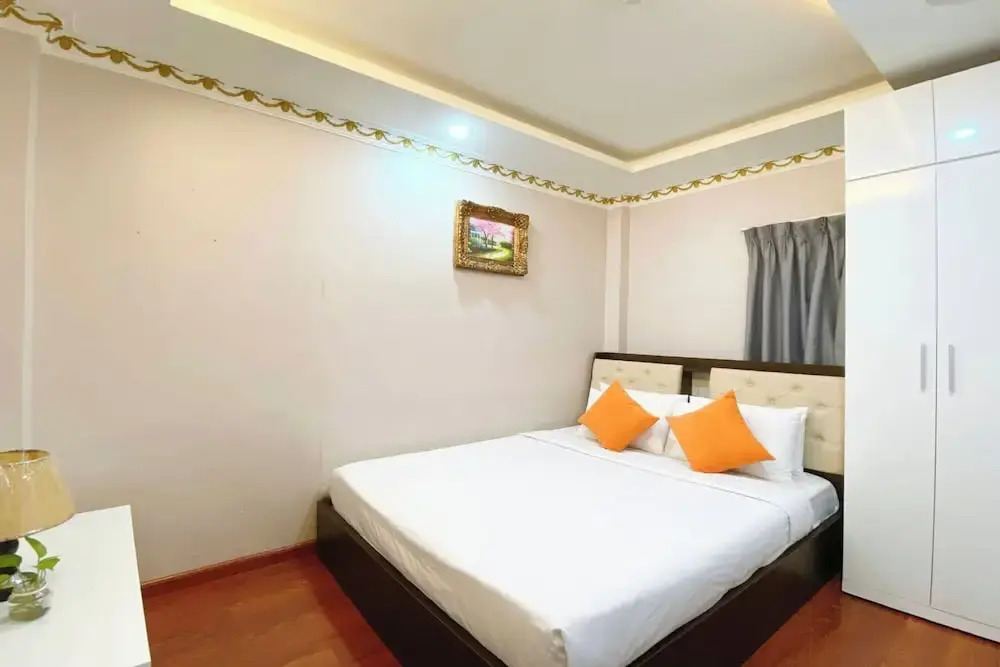 Foto - CROWNE MEOW BÙI VIỆN HOTEl 2