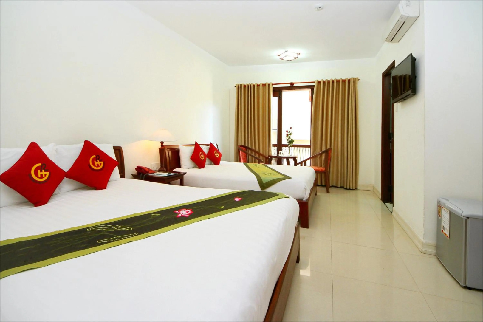 Photo - Golden River Hotel