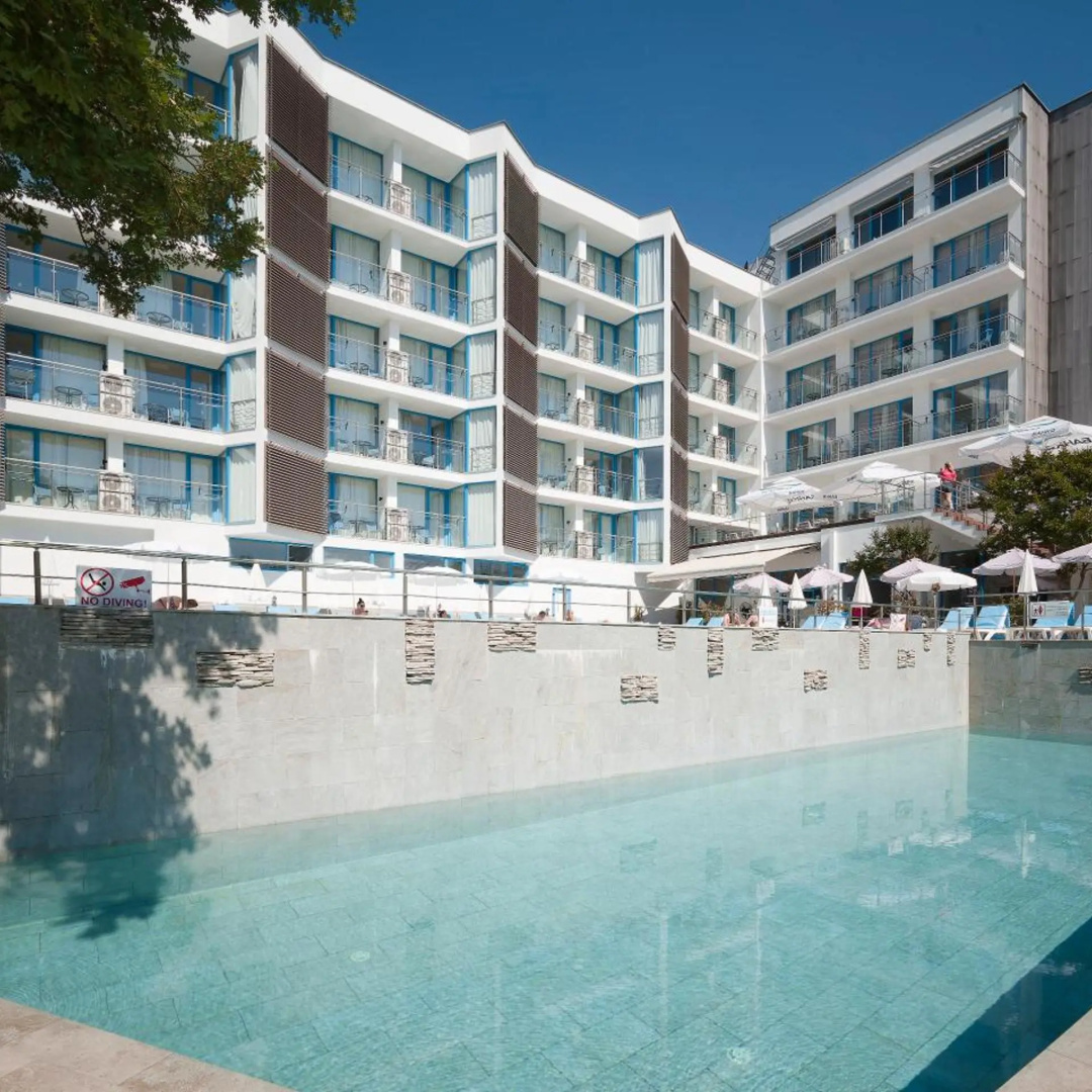 Photo - Slavey Hotel