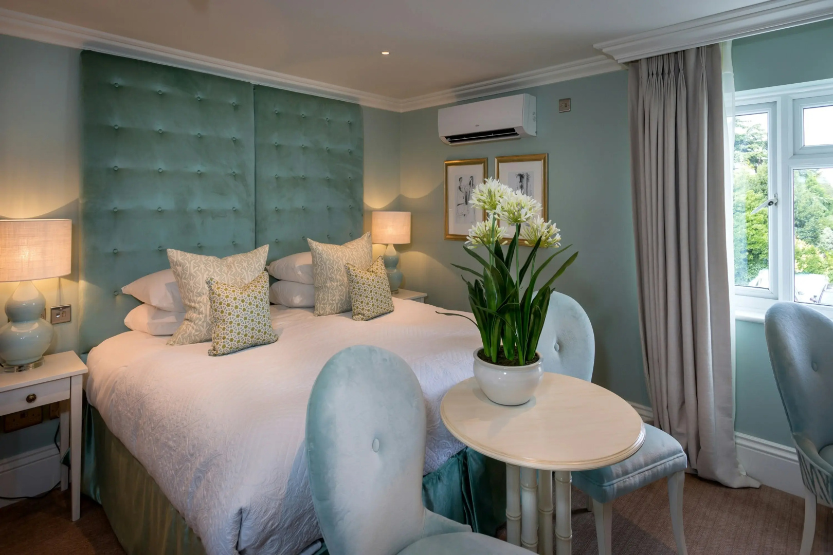 Photo - Roslin Beach Hotel