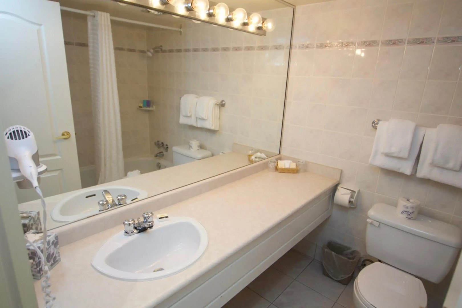 Foto - Century Plaza Hotel