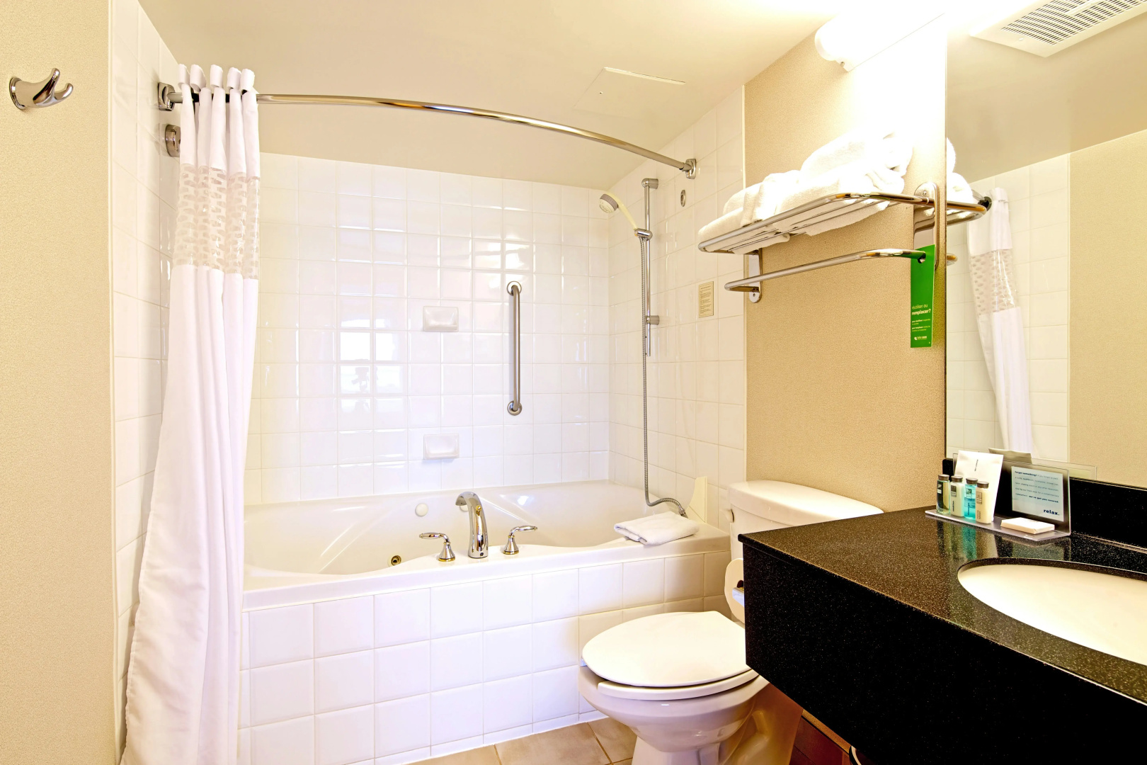 Photo - Hampton Inn and Suites by Hilton, Downtown Vancouver