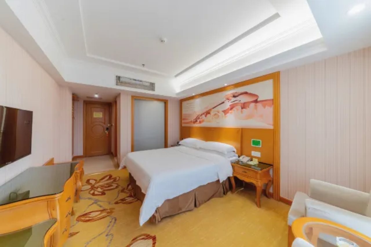 Vienna Hotel Huizhou Danshui Baiyun Road