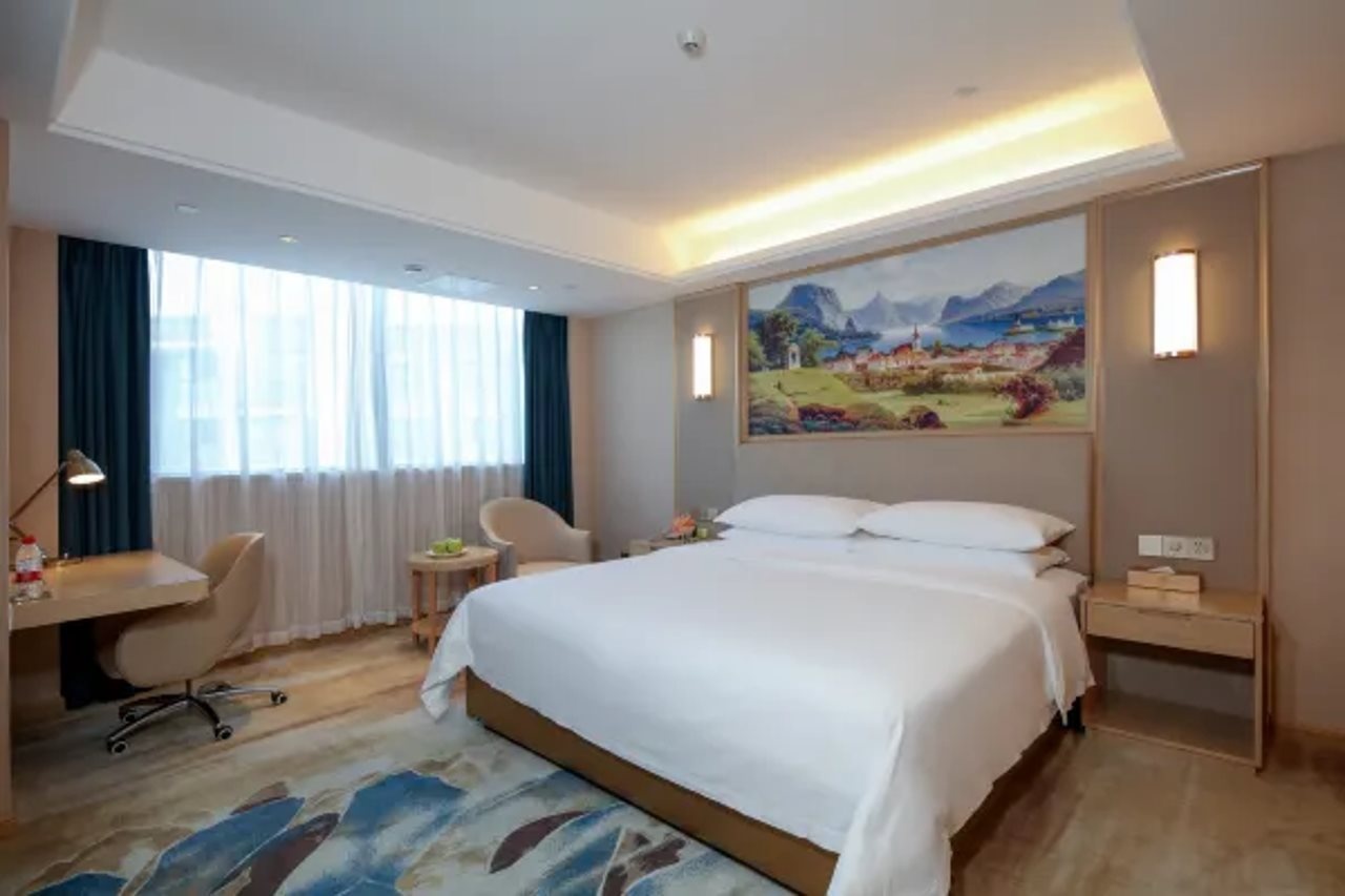 Vienna Hotel (Xinjin Old Pier, Liujianian Metro Station)