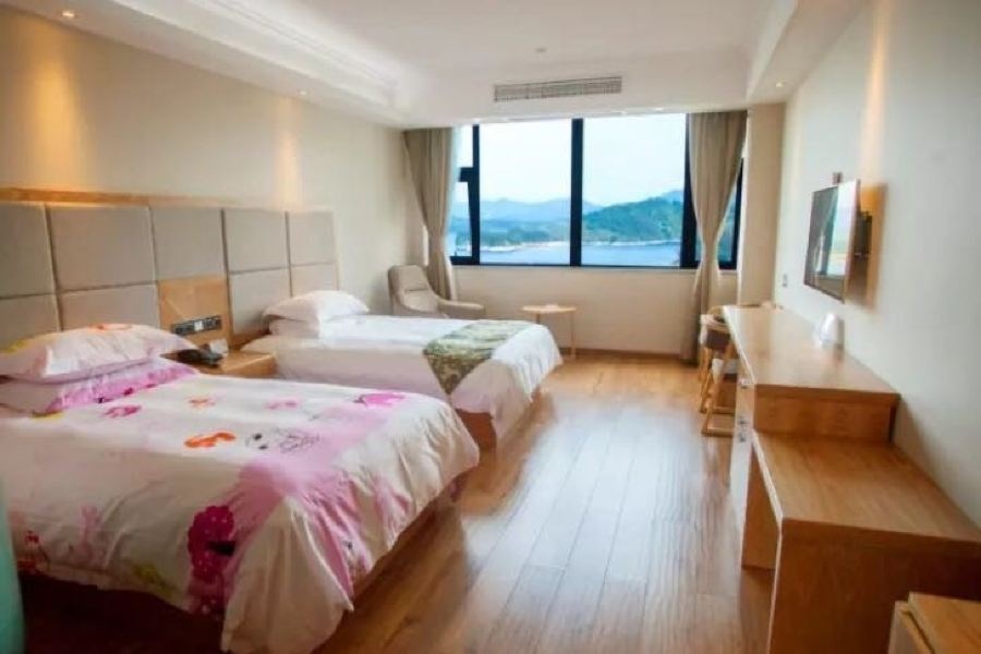 Yitu Lake View Hotel