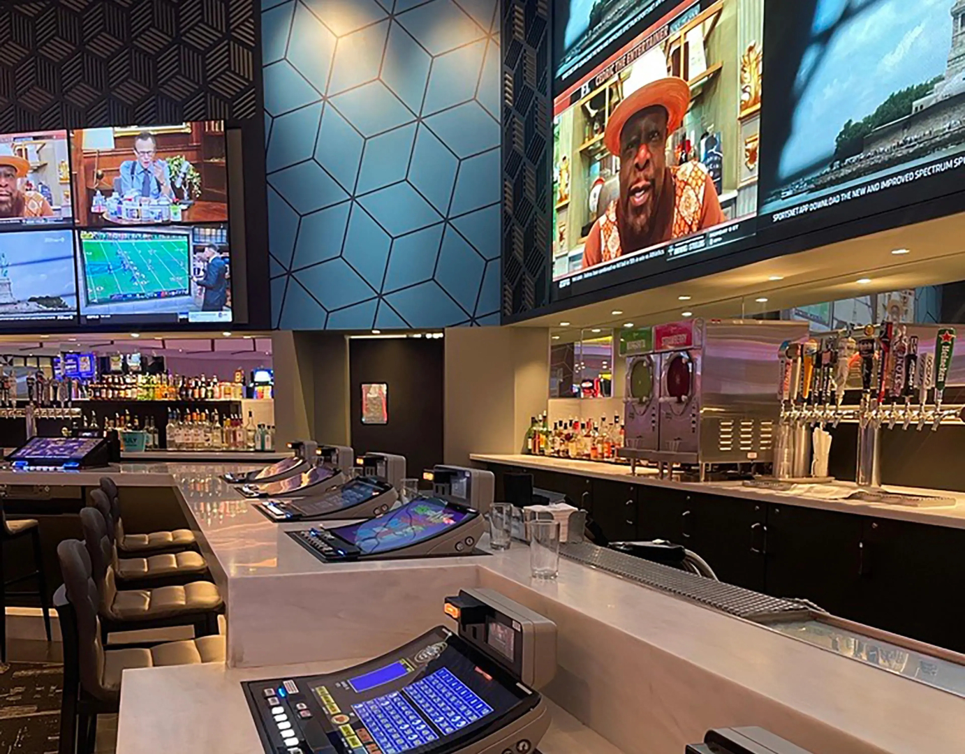 Photo - DOWNTOWN LAS VEGAS Beautiful Unit at 4 Queens Casino FREMONT