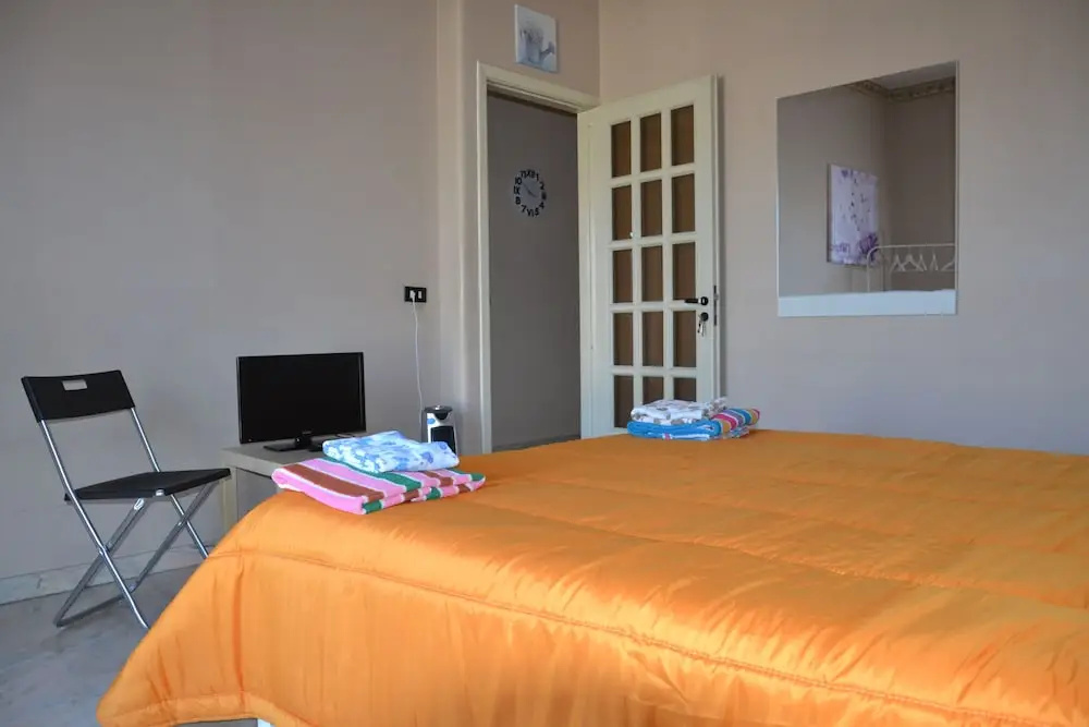 Photo - BED&FLY NEAR AIRPORT CATANIA FONTANAROSSA BAGNO PRIVATO In CAMERA