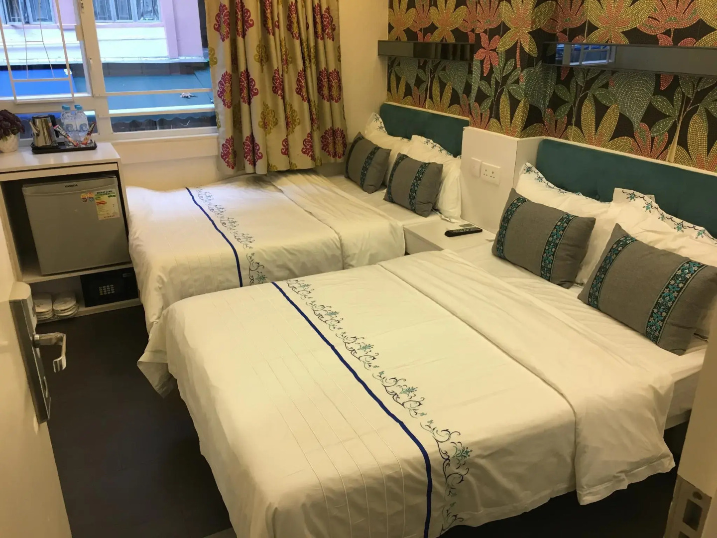 Photo - Seasons Hotel