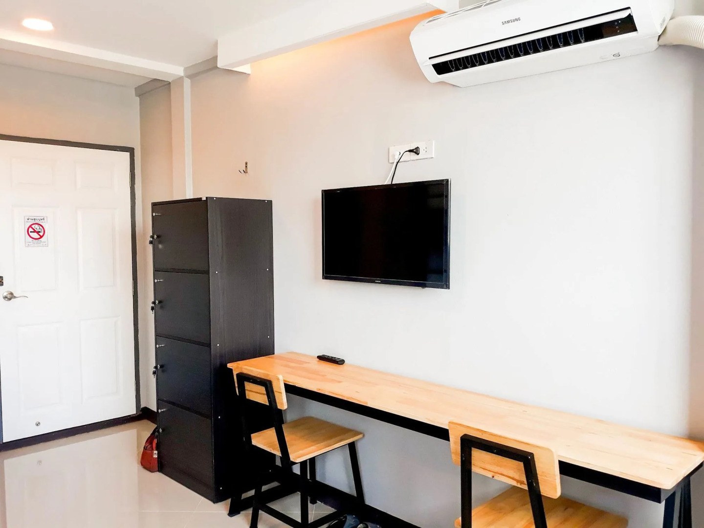 Photo - Lux Rooms Night Bazaar