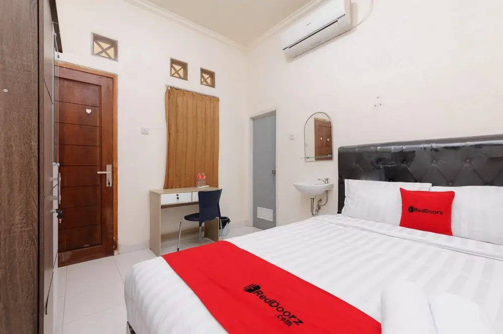 Photo - RedDoorz @ Meruya Utara