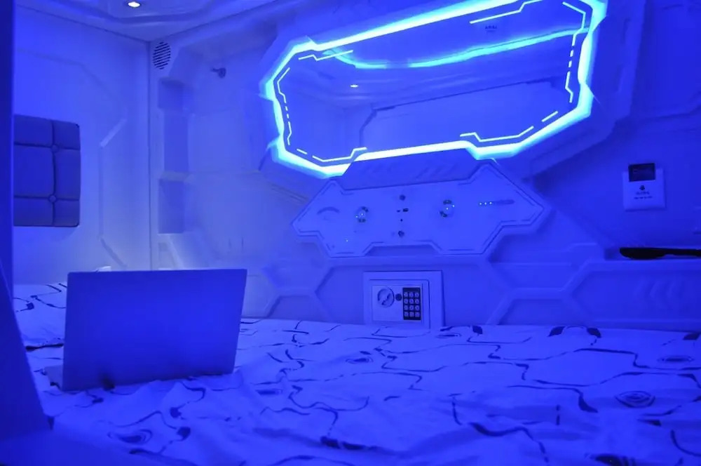 Foto - Cosmos Capsule Hub London