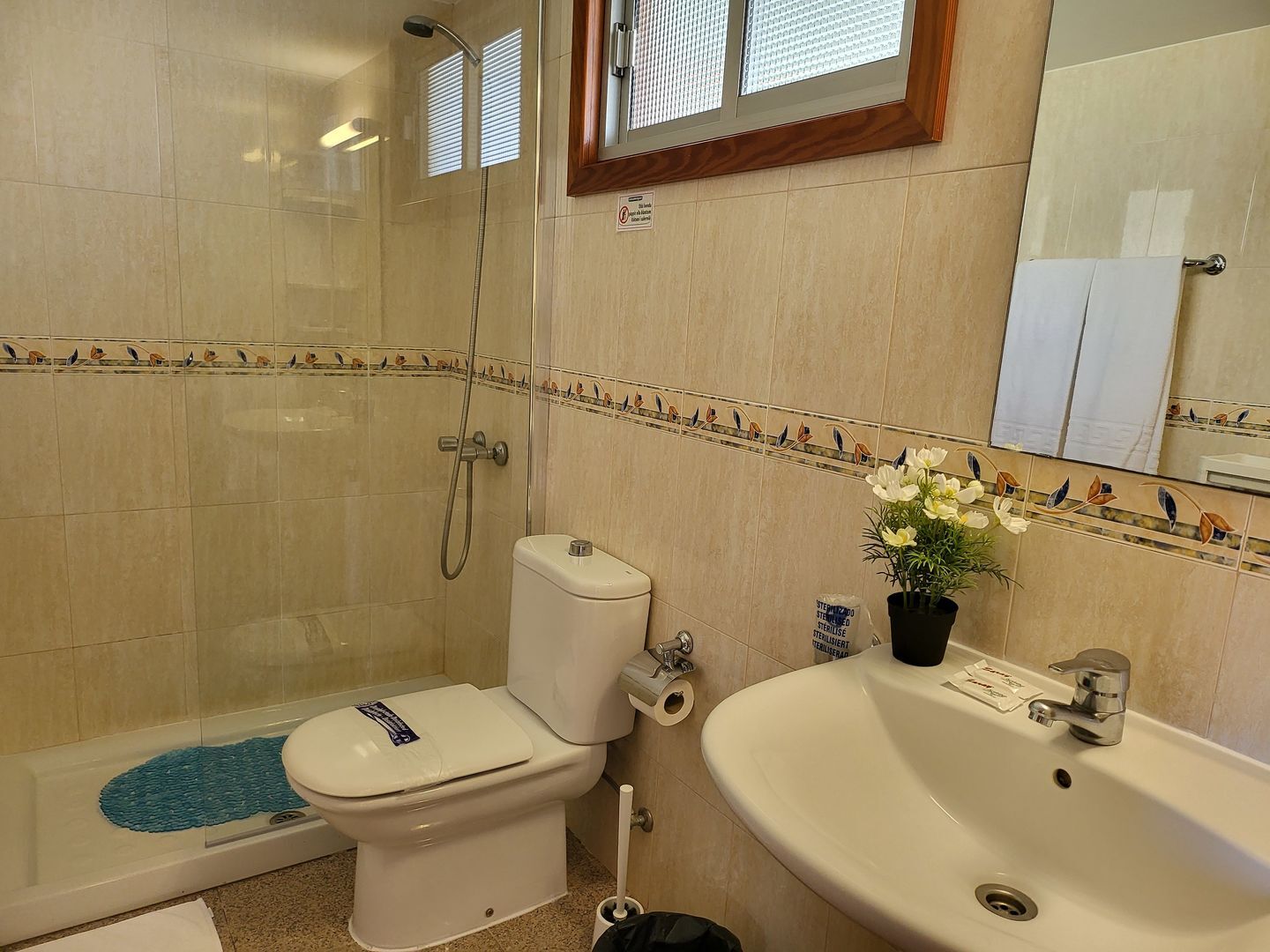 Photo - Las Camelias Apartments