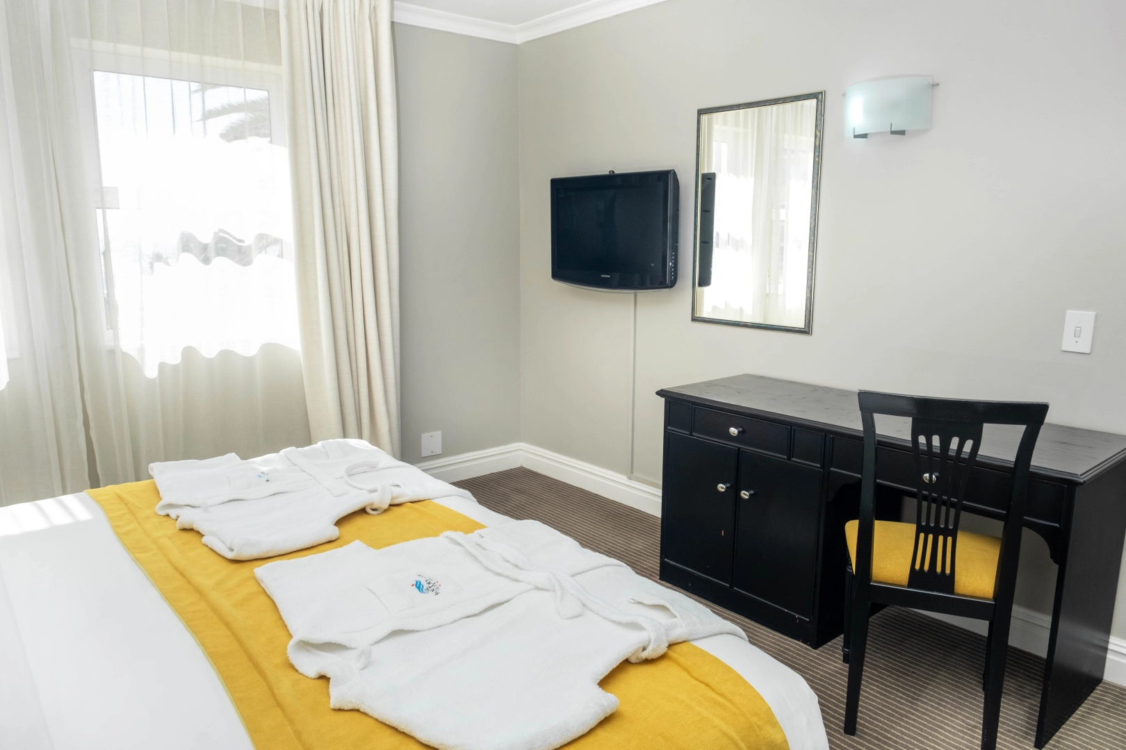 Photo - The Bantry Bay Aparthotel by Totalstay