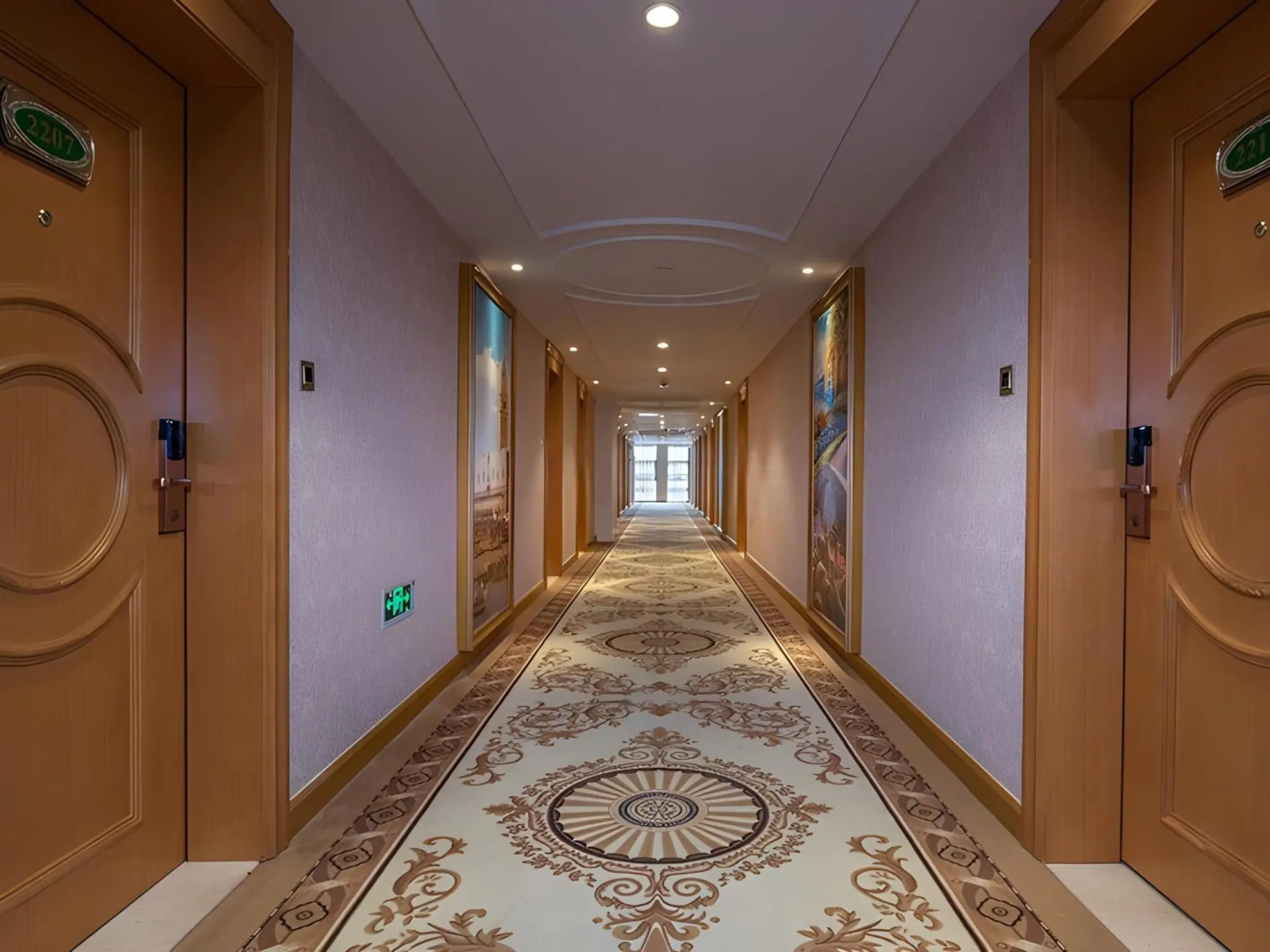 Vienna Hotel (Luoyang Wanda Plaza Wangcheng Park Branch)