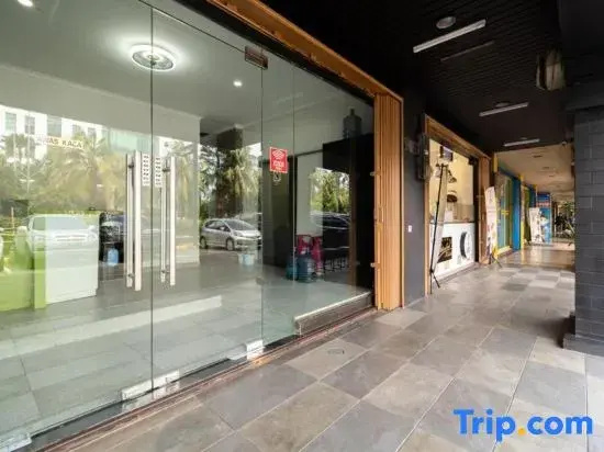 Foto - Urbanview Hotel Bizhome Artha Gading Boulevard by RedDoorz