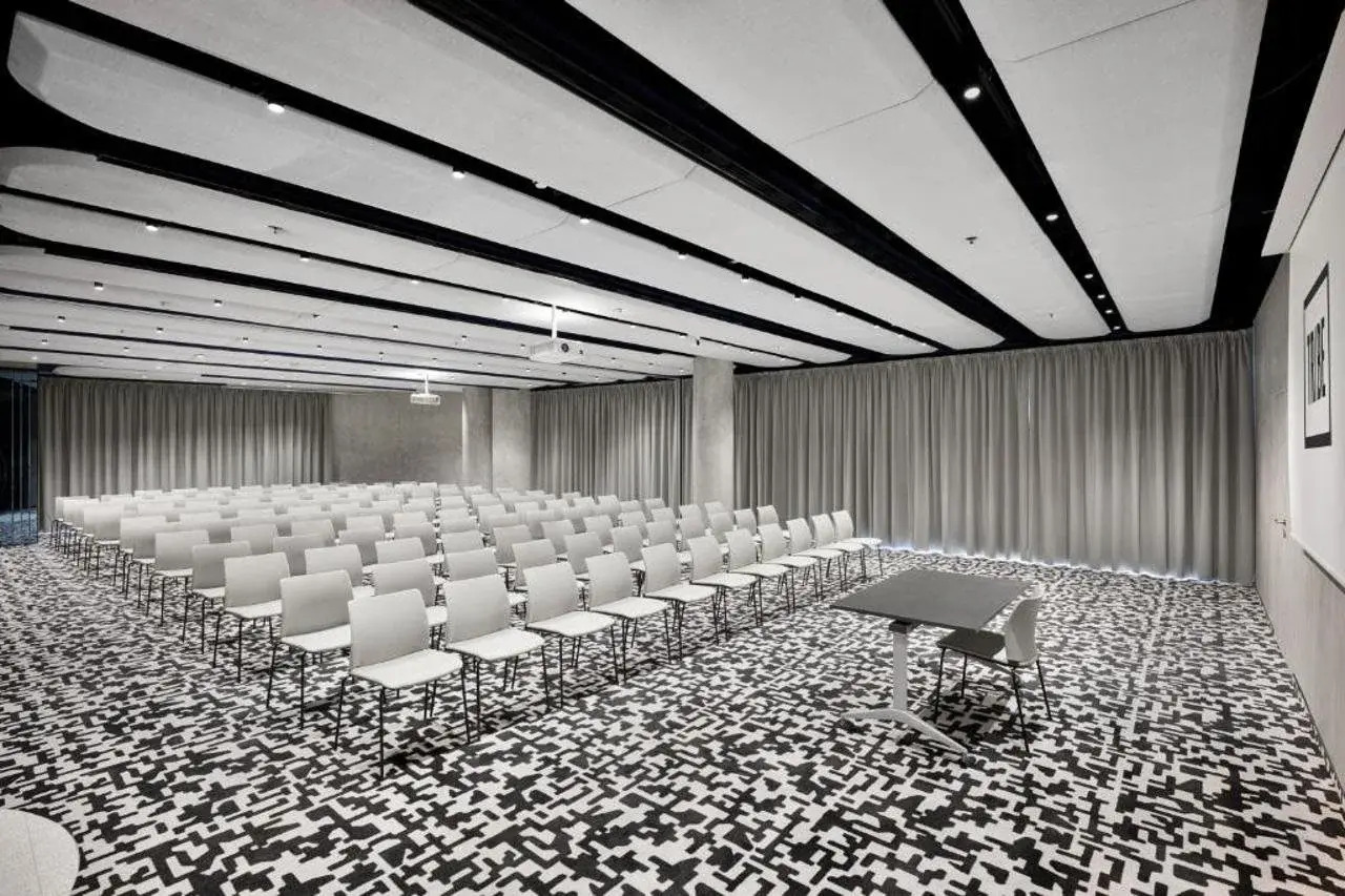 Foto - TRIBE Budapest Airport