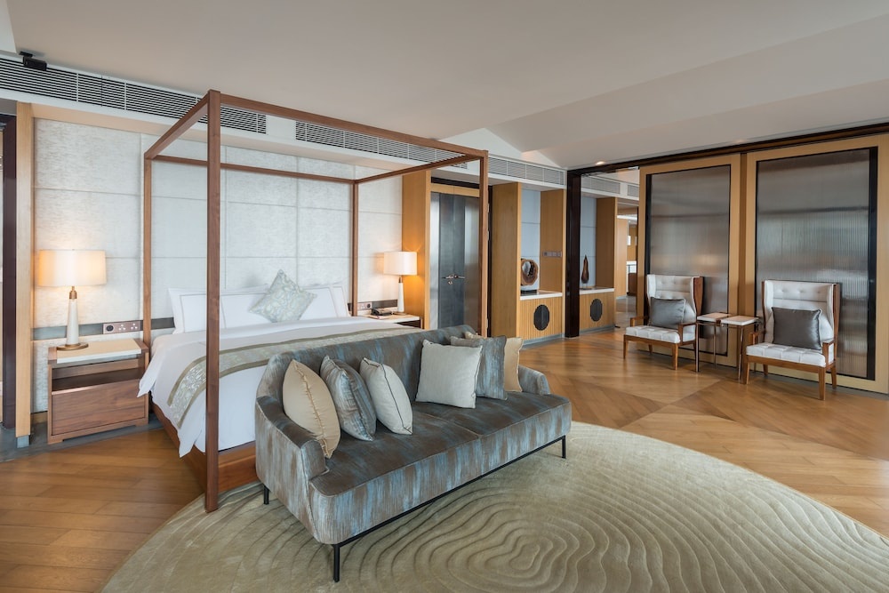 Crowne Plaza Hailing Island