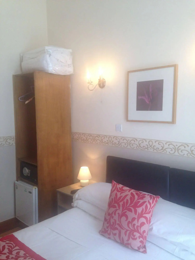 Photo - Glendale Hyde Park Hotel