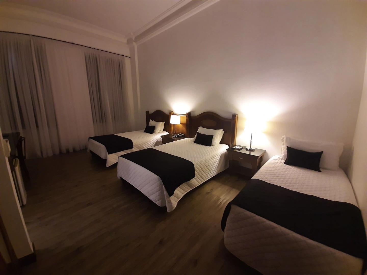 Photo - Johnscher by SJ - San Juan Curitiba