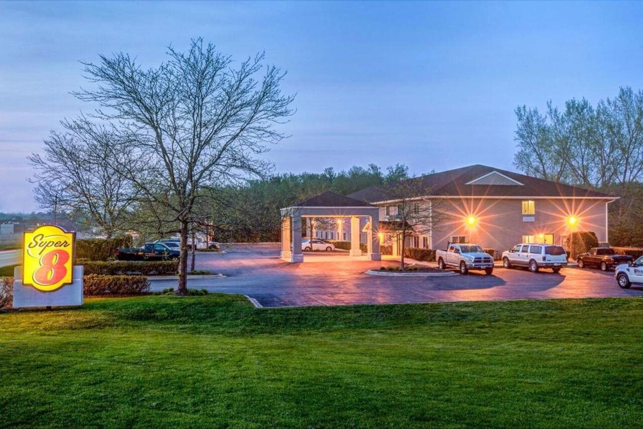 Photo - Super 8 by Wyndham McHenry/Fox Lake Area