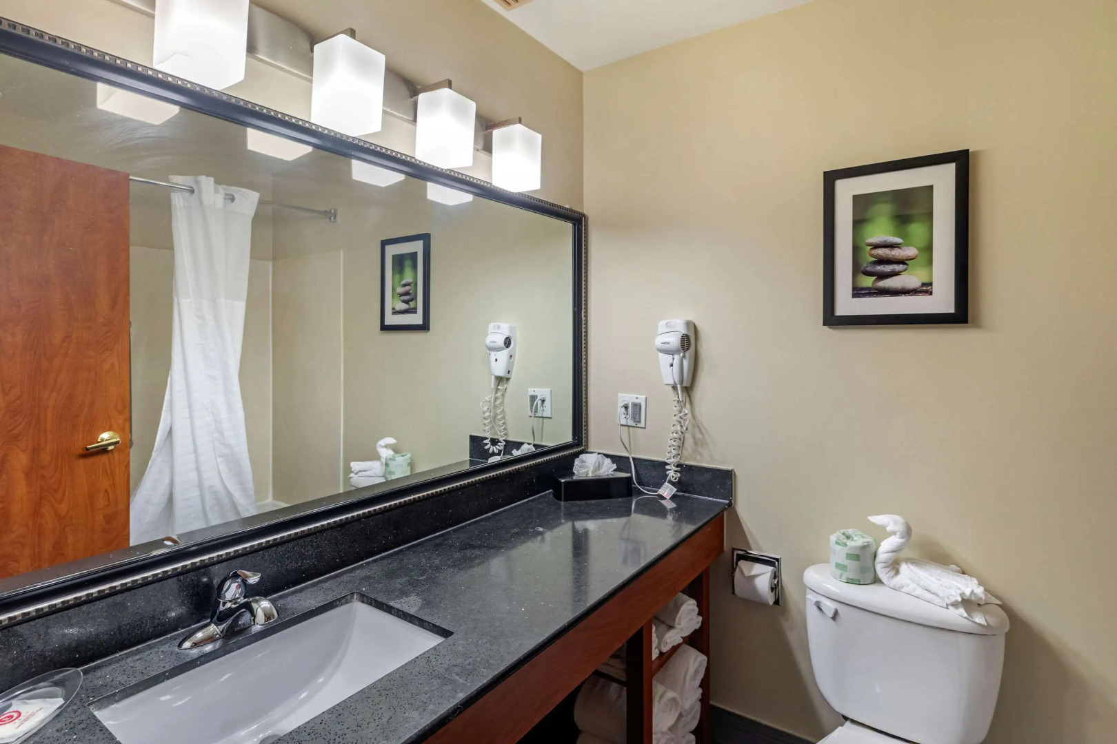 Photo - Comfort Suites North Dallas