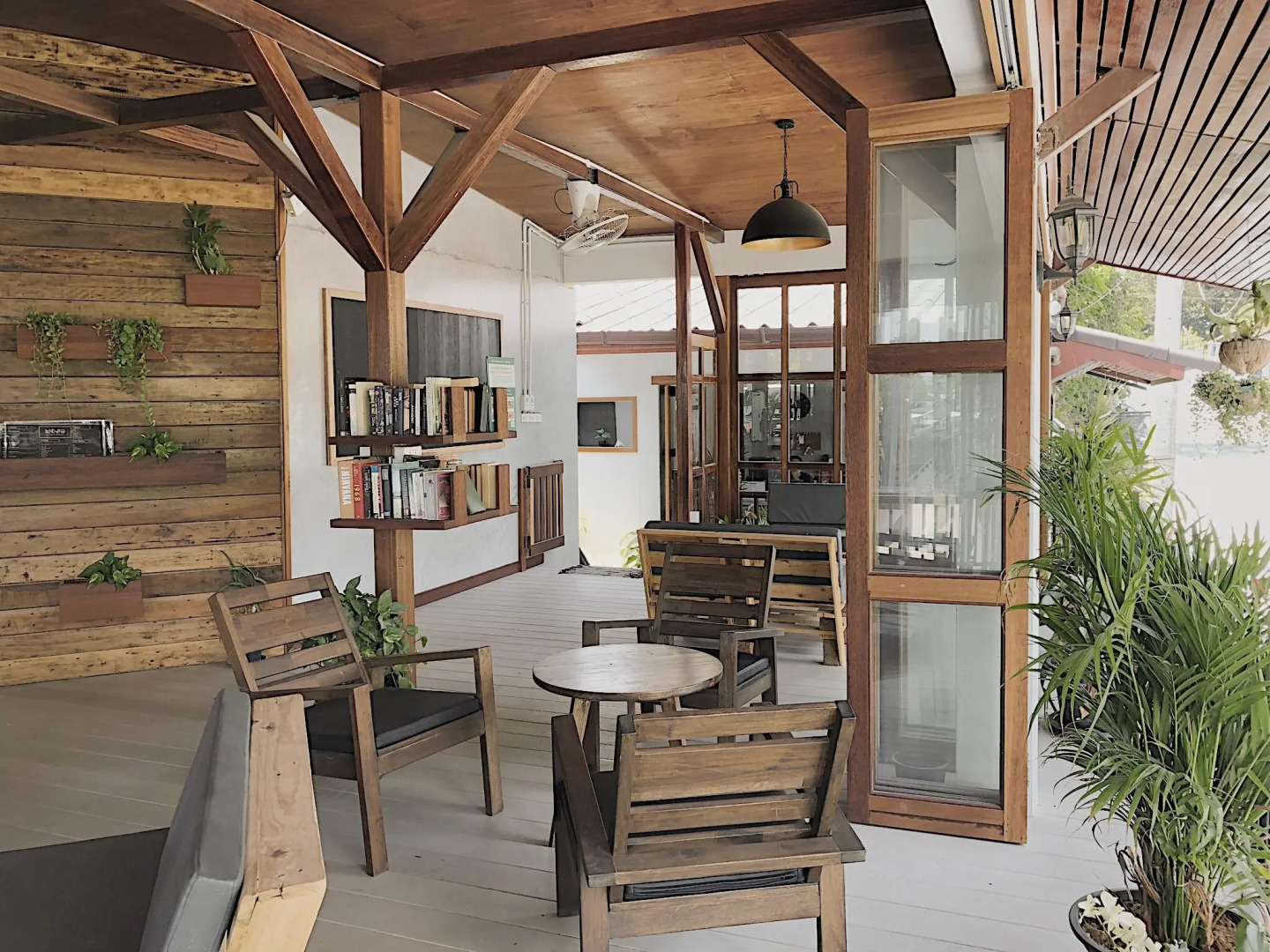 Photo - The Reef Hotel & Studios