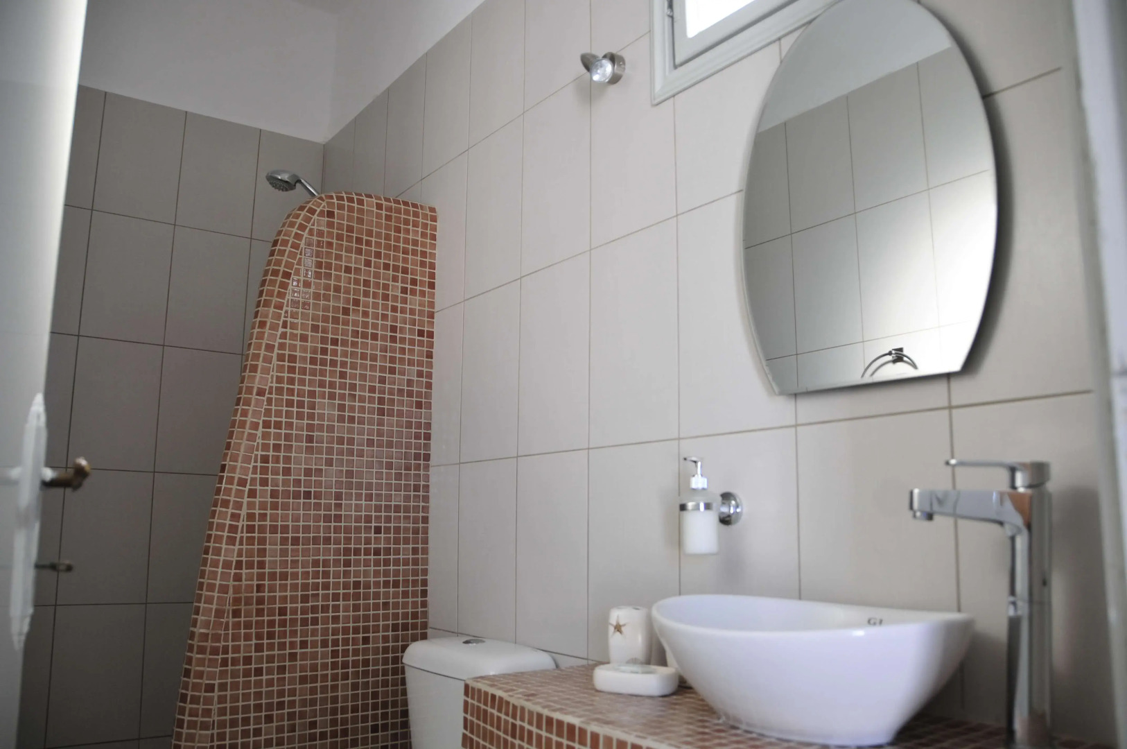 Foto - Thira's Dolphin