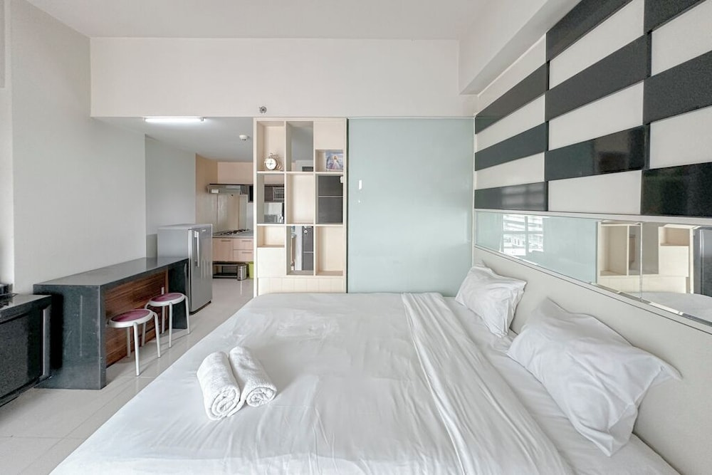 Minimalist and Cozy Studio at The Square Surabaya Apartment