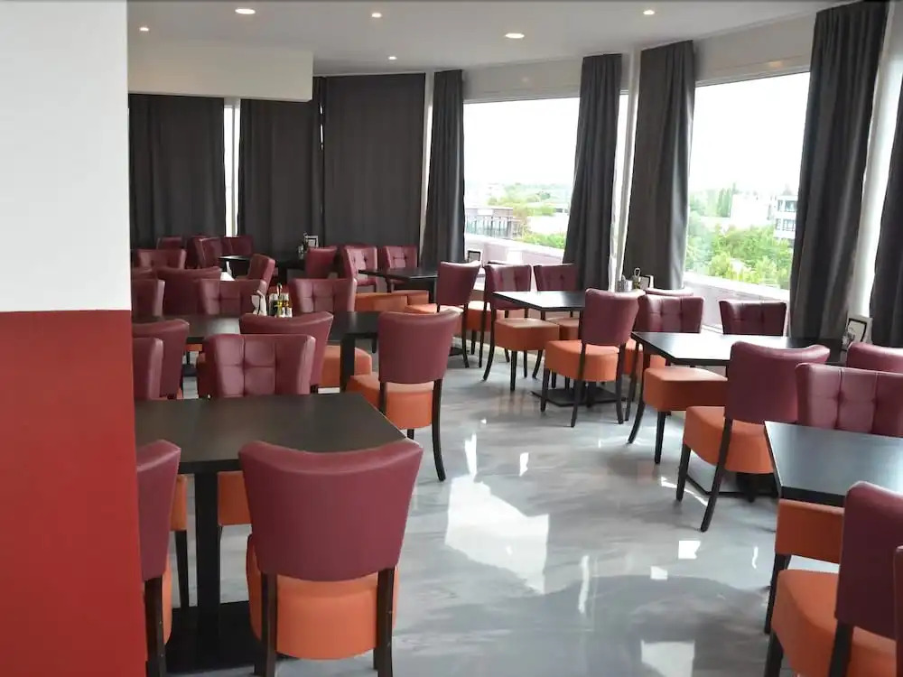 Photo - Low Budget Hostel