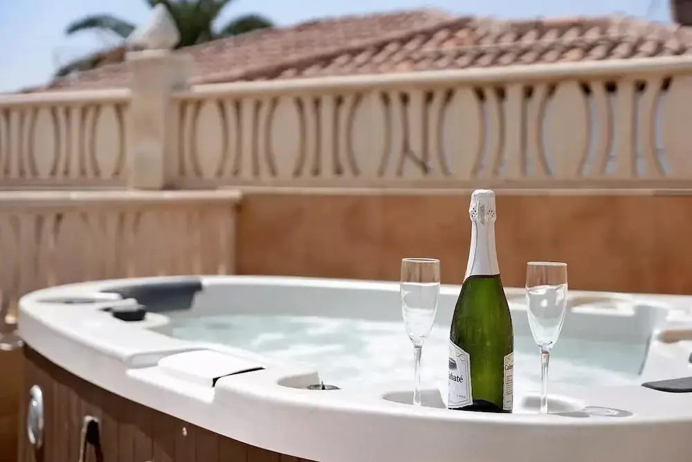 Foto - VILLA MALPAS Exceptional 3 Bed Villa - Sleeps 6 - Pool - HotTub- Parking