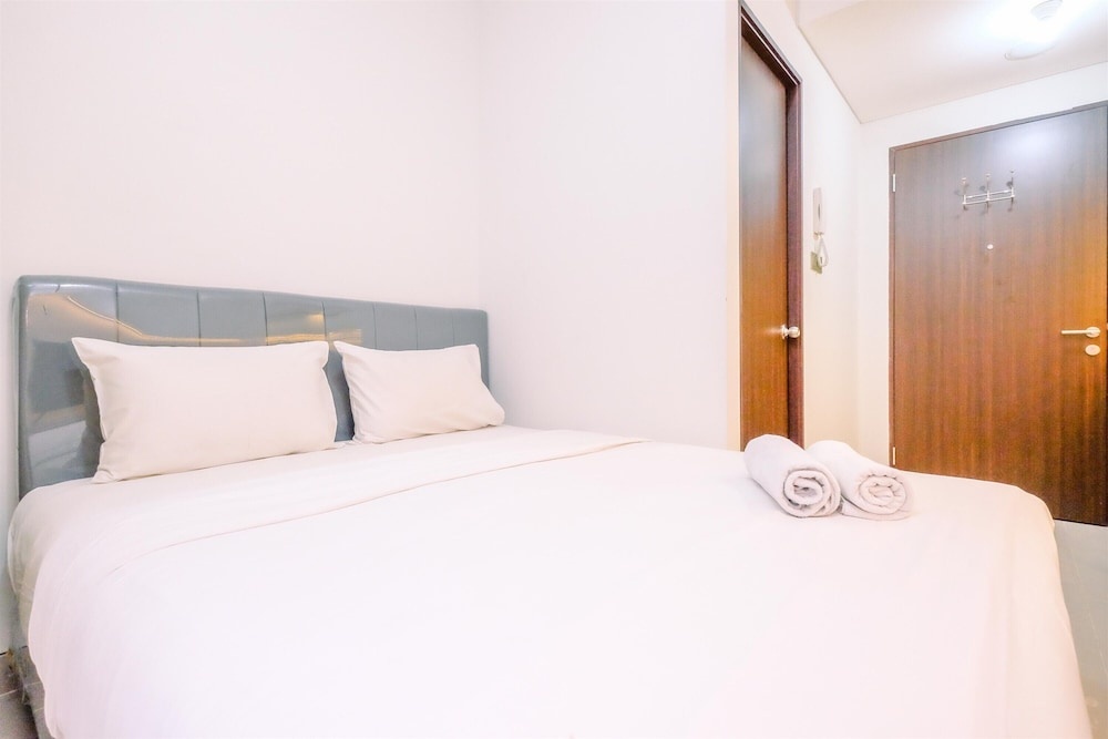 Comfy And Elegant Studio Transpark Cibubur Apartment