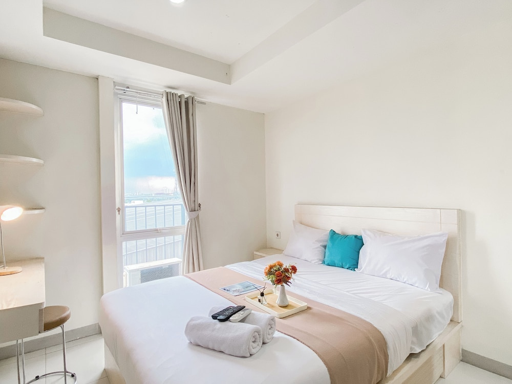 Modern Look and Restful Studio at Azalea Suites Apartment