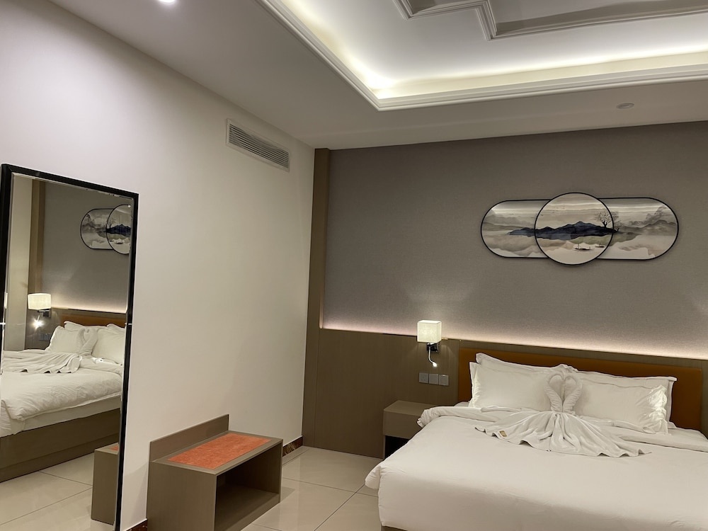 Season Inn Hotel