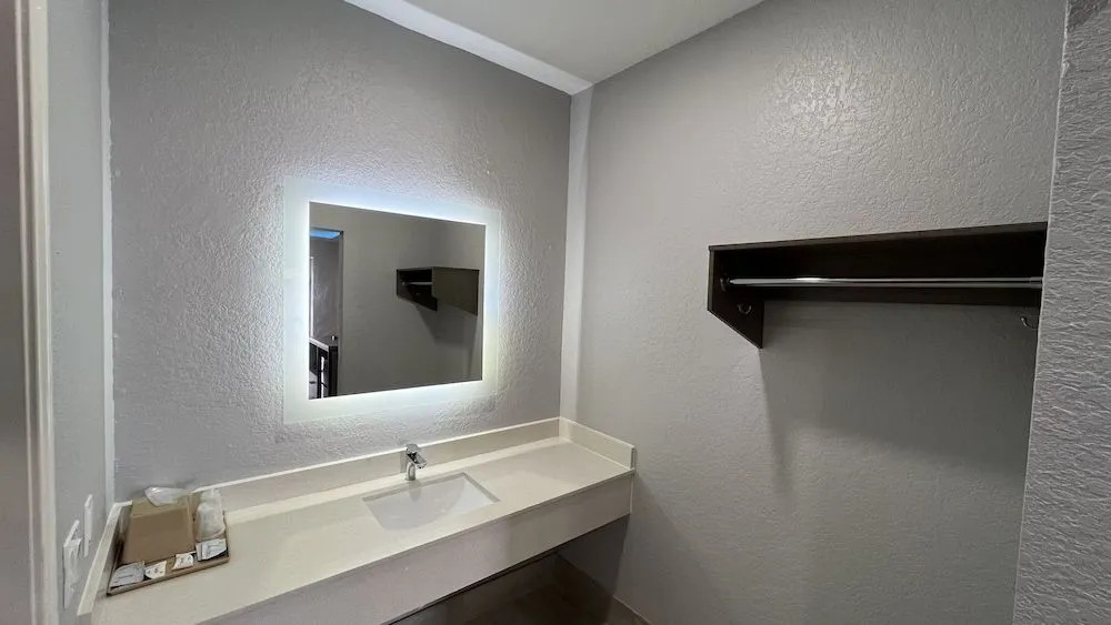 Foto - Kiwi Inn Capital O Houston - Hwy 249