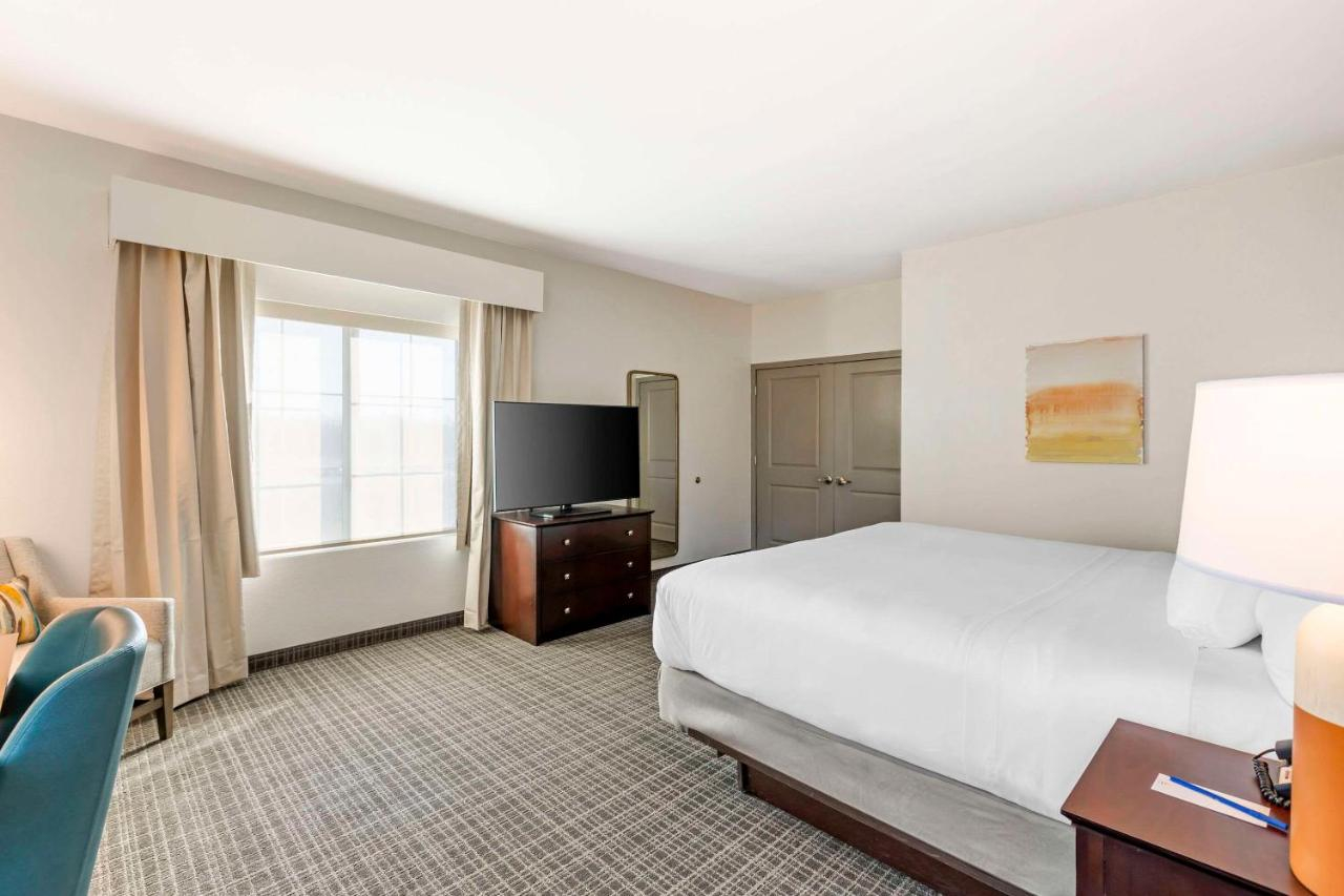 Photo - Comfort Inn & Suites Verona at Turning Stone Resort Casino