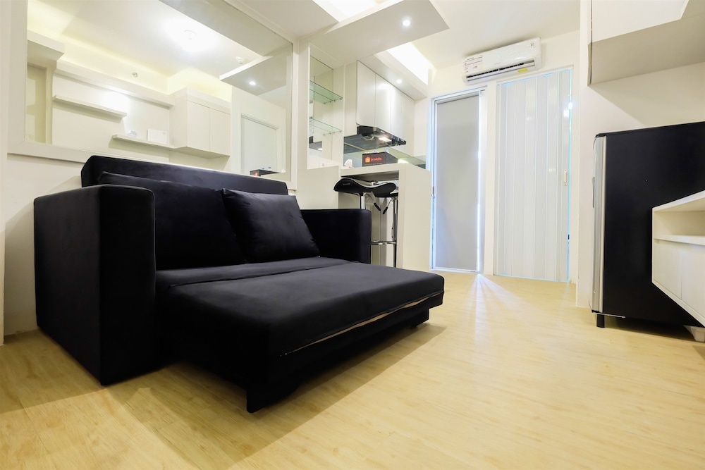 Spacious 2BR Apartment Connected to Bassura City Mall