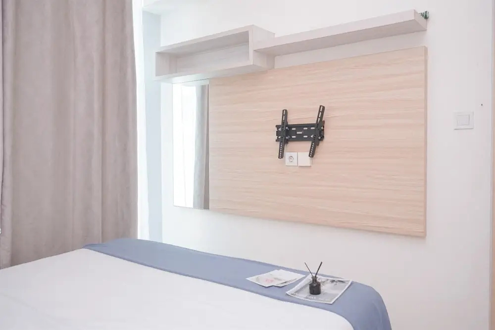 Modern Look And Homey 2Br Apartment Tree Park City Bsd