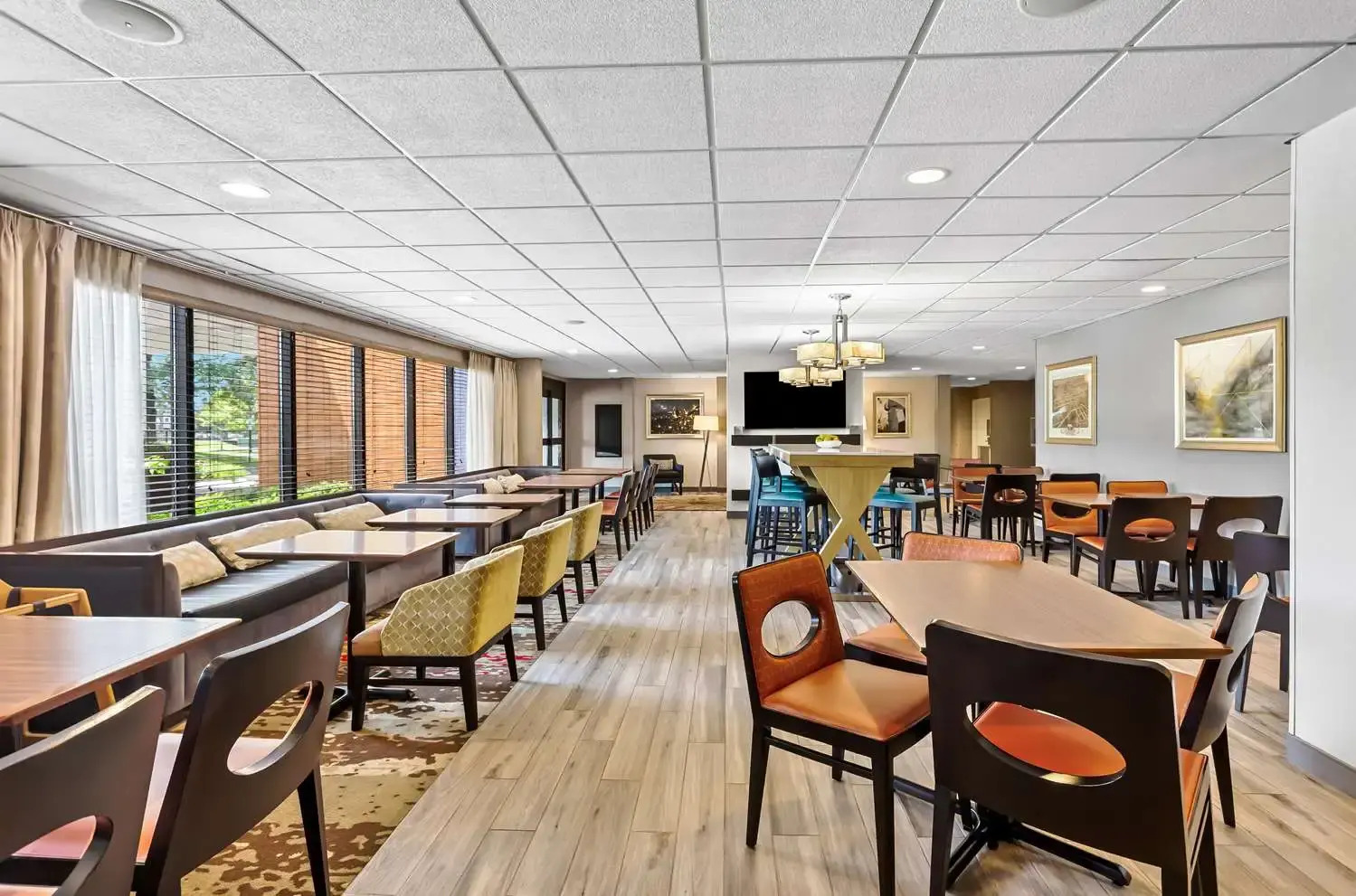 Photo - Hampton Inn Chicago-Naperville