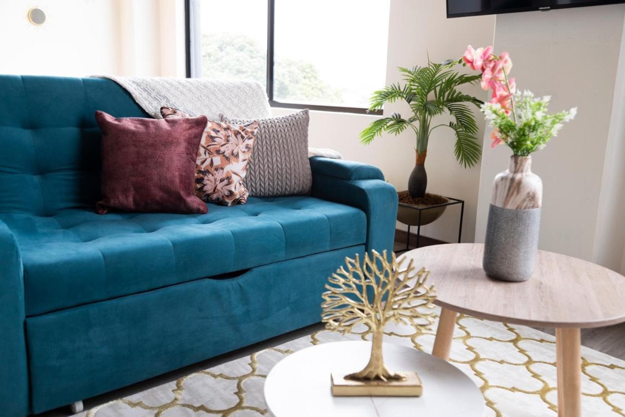 Photo - Royal Living