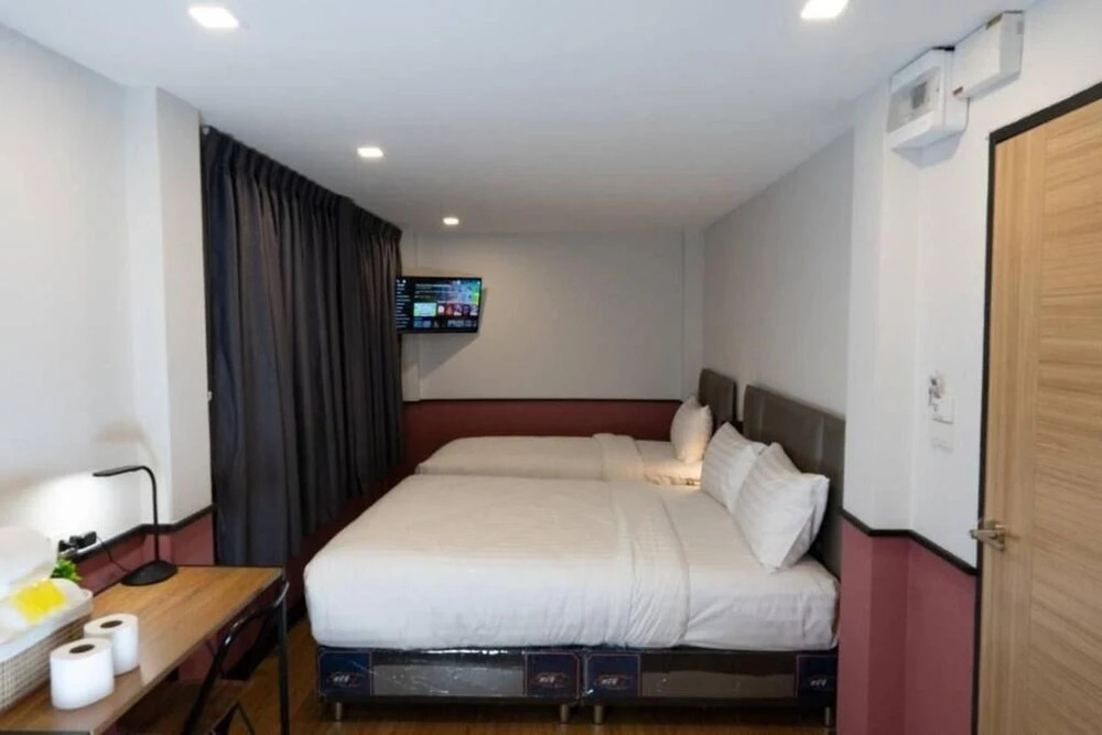 Photo - Malades House