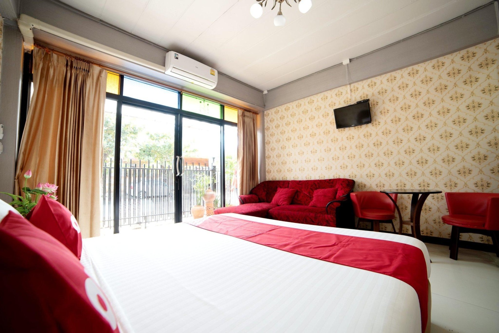 OYO 465 Krung Kao Traveller Lodge (Vaccinated Staff)