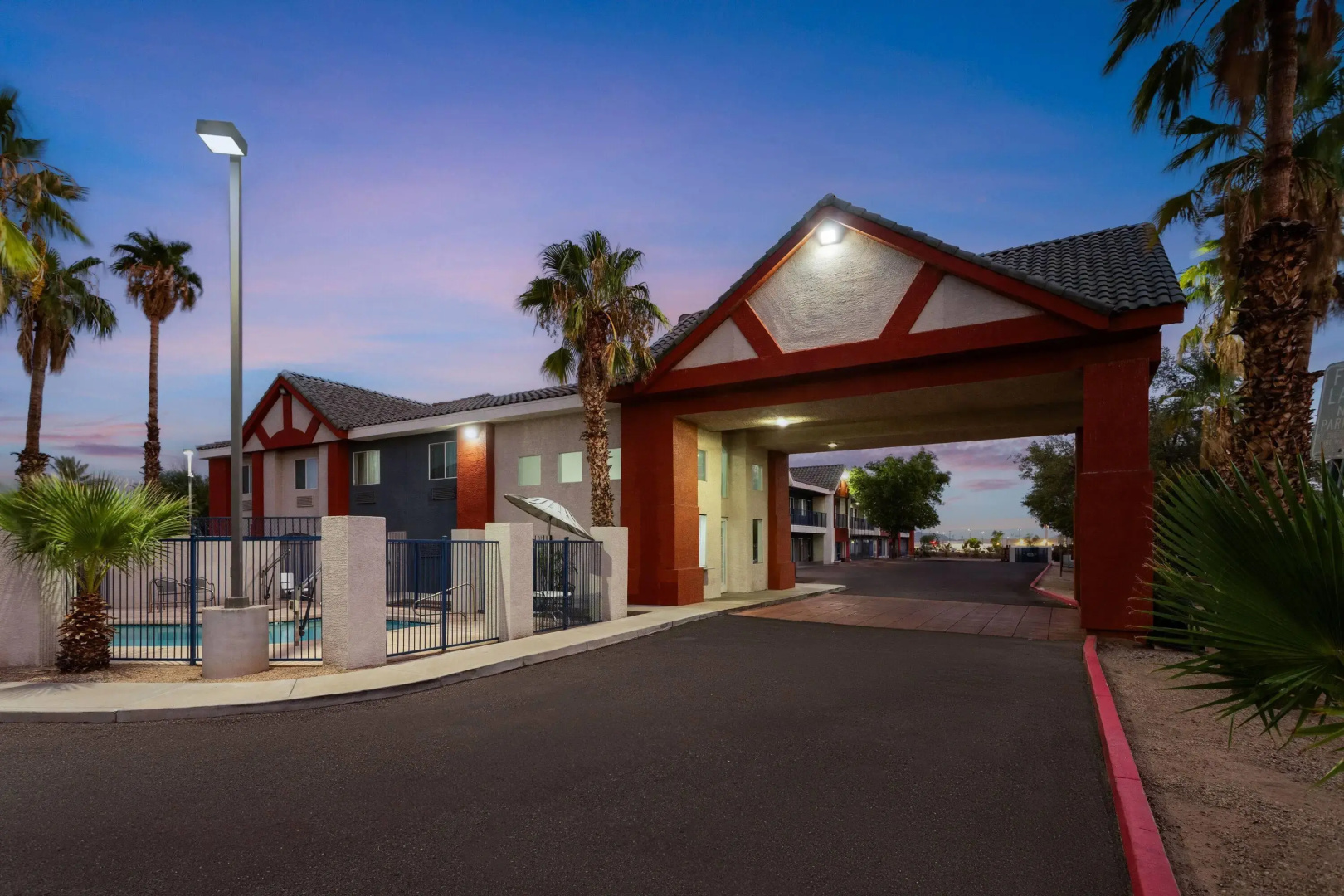 Photo - Days Inn by Wyndham Phoenix West