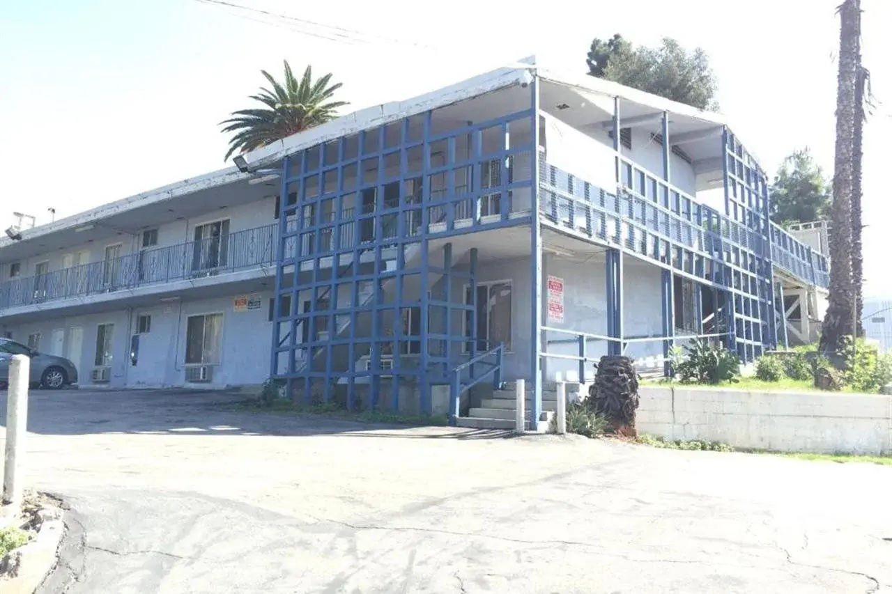Photo - Holiday Lodge