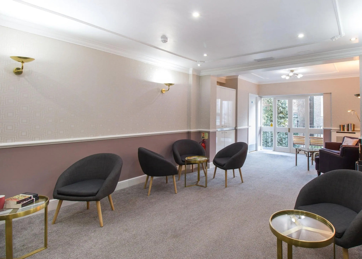 Photo - London Town Hotel