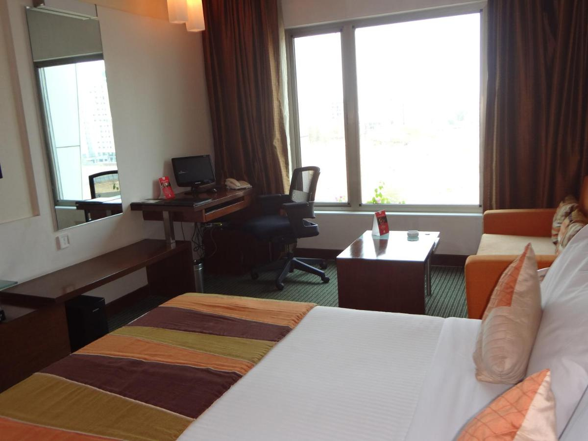Foto - Sayaji Pune